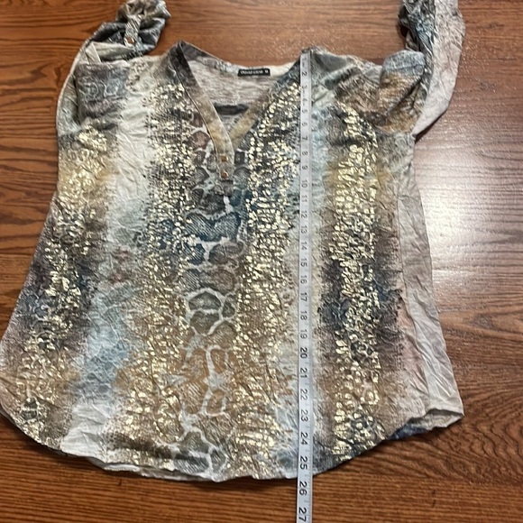 David Cline women’s abstract snakeskin pattern gold metallic shine V neck Med - Picture 10 of 11